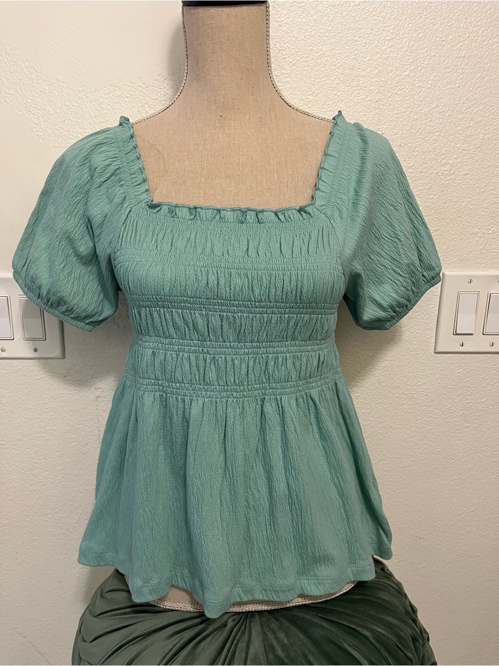 wonder nation Teal Puff-Sleeve Smocked Peplum Top